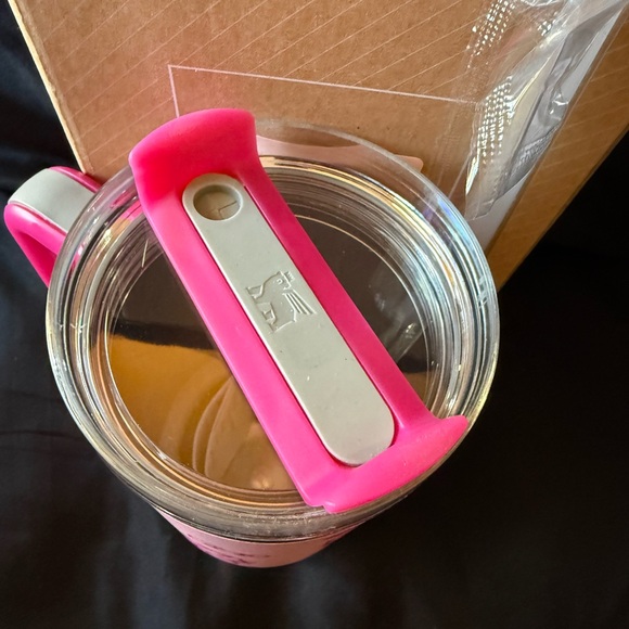 New Stanley 40oz Pink Hello Laser Engraved Kitty Quencher Tumbler - Picture 7 of 8